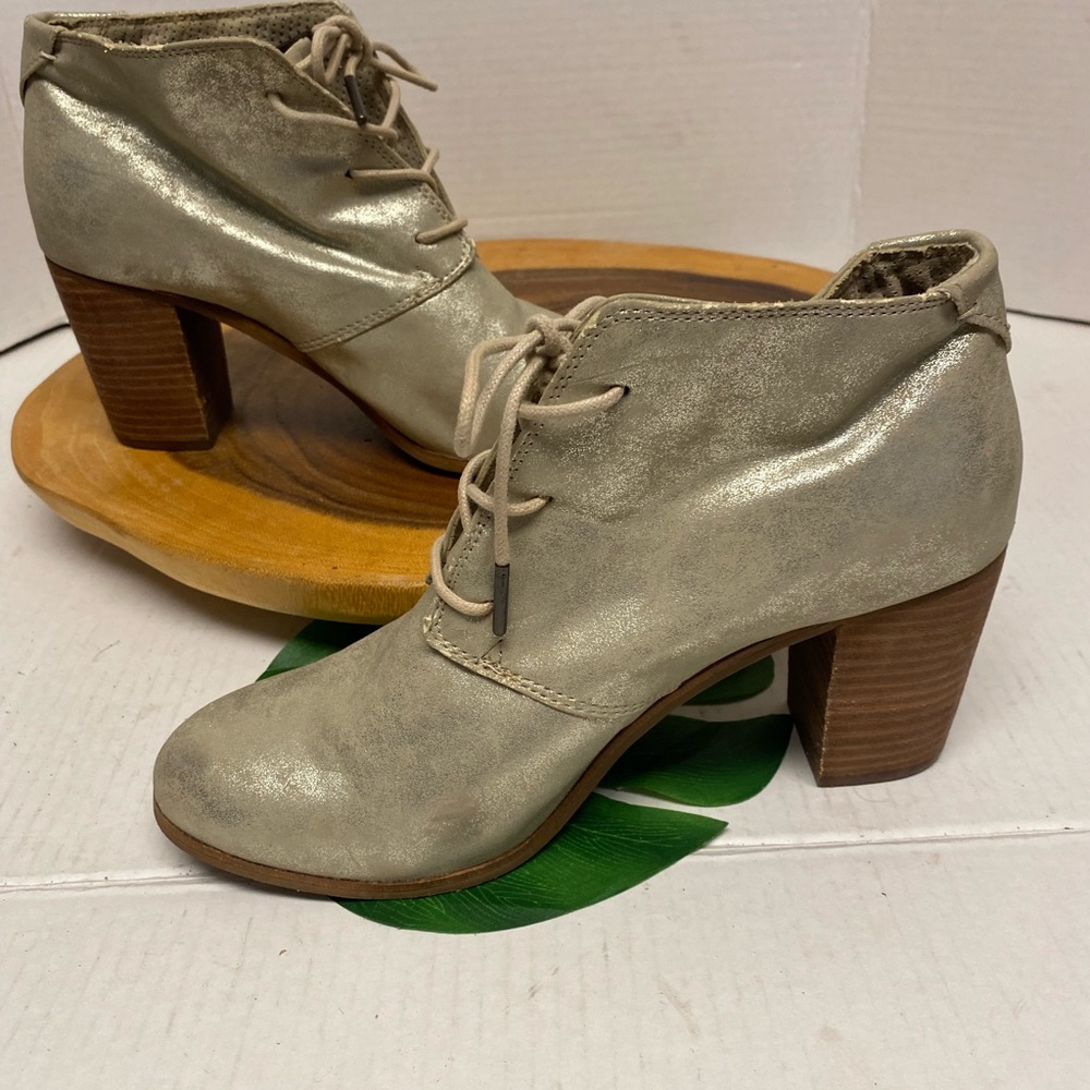 TOMS Brushed Gold Lace Up Heeled ankle Boots - Picture 3 of 8